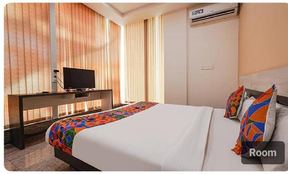 Lavish Residency Hotel Бангалор Екстериор снимка